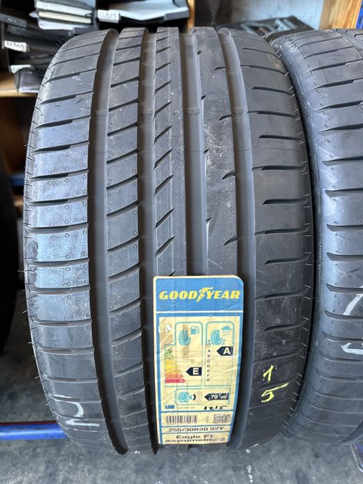 255/30/20 92Y Good Year