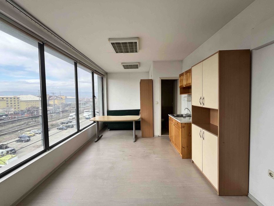 Дава се под наем Офис в Благоевград, Струмско - 22 кв.м за 1500 € - Снимка #2