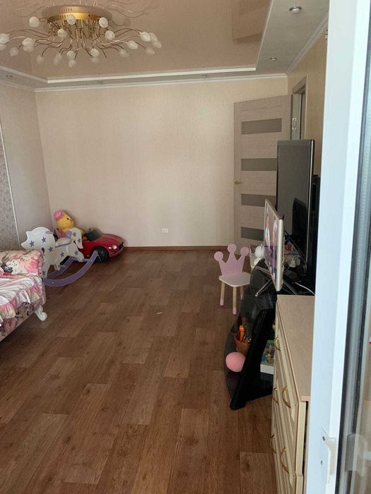 Продается  2 ком. Район 8 школы