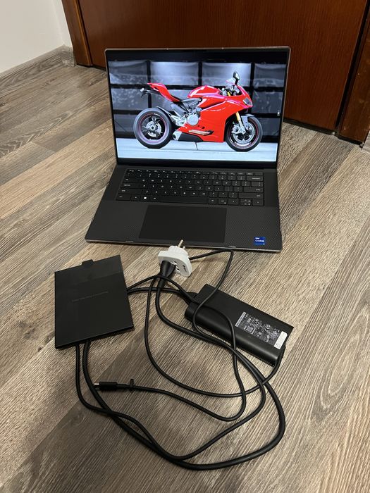 Dell XPS 15 9520 / i7-12700H / 16GB RAM/ 1 TB SSD