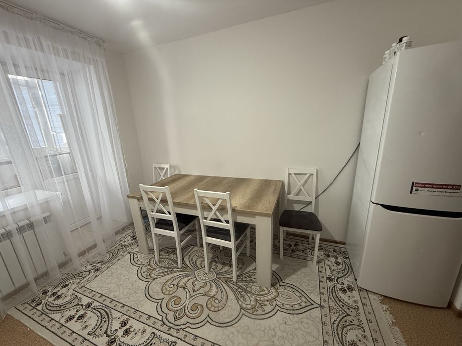 Прдам стол и 4 стула