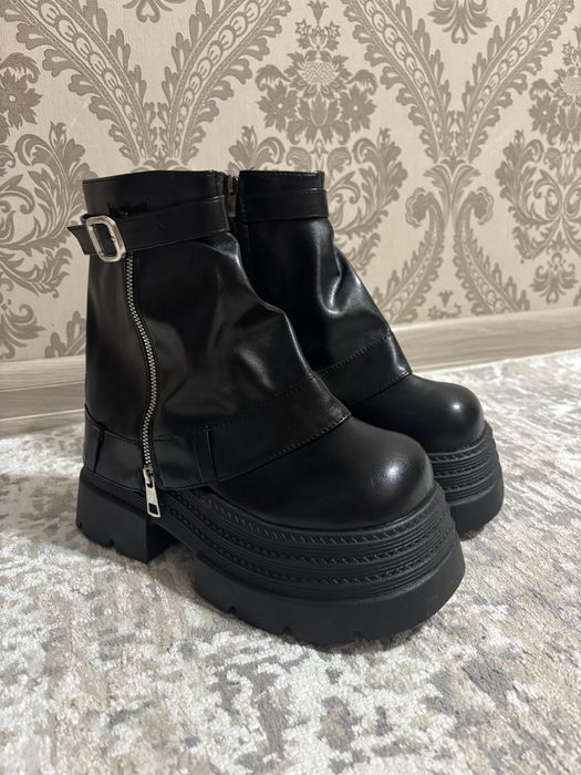 Продам женские ботинки новые