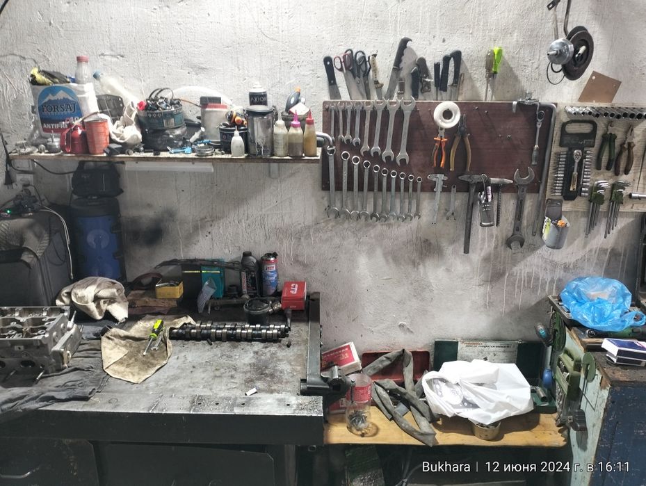 Продаю все из автомастерской запчасти и инструменты