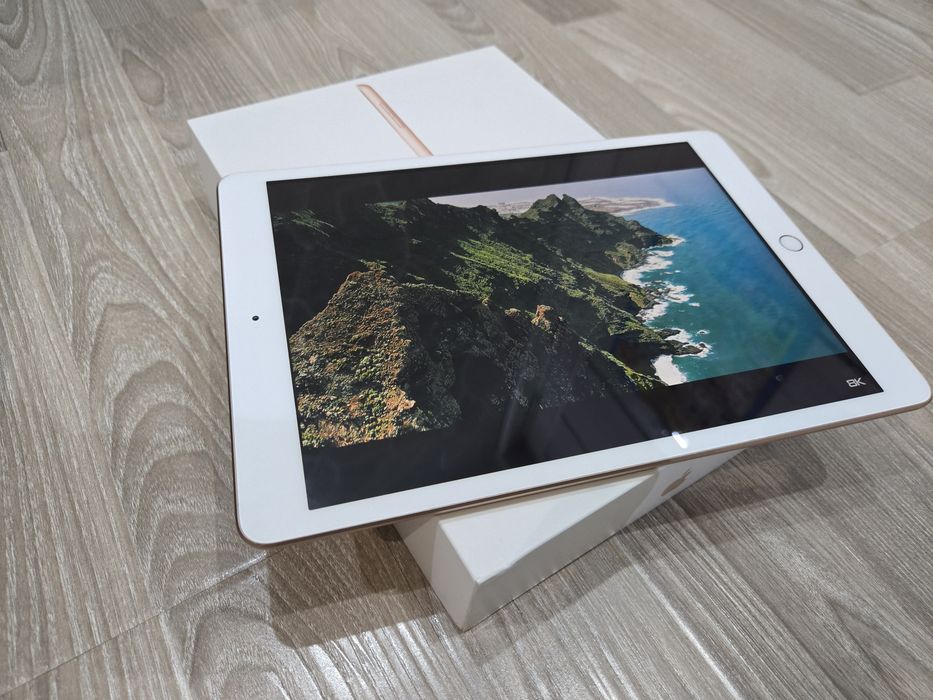 Продам iPad 8th Generation 32GB Gold!