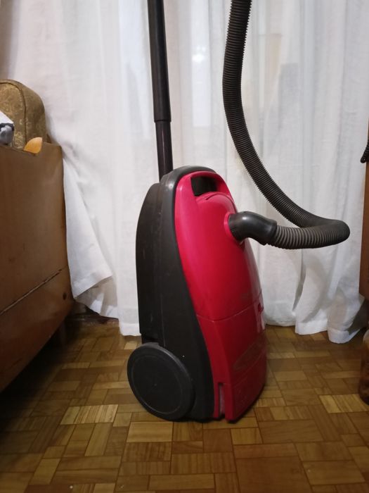 Пылесос SHARP EC8300