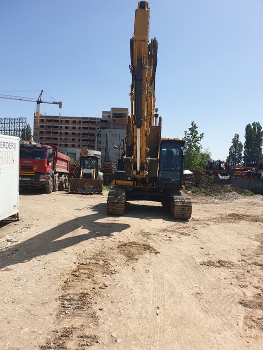 Inchiriere autobasculante 8x4 si excavator pe senile 24T