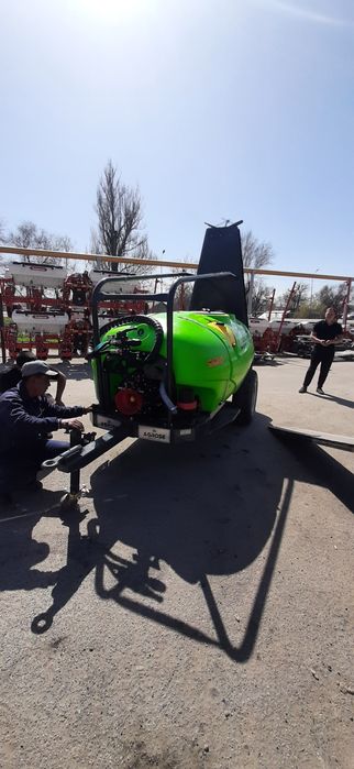 Опрыскиватель Садовый пирамида 2000л