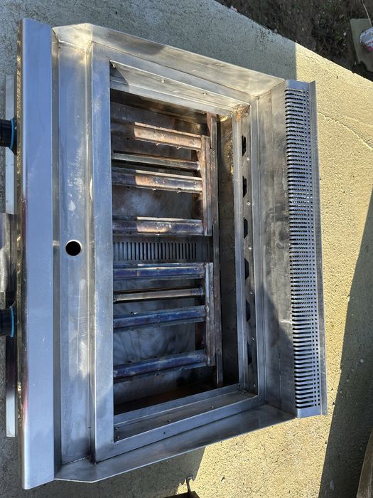 Газова скара с вулканични камъни с две зони