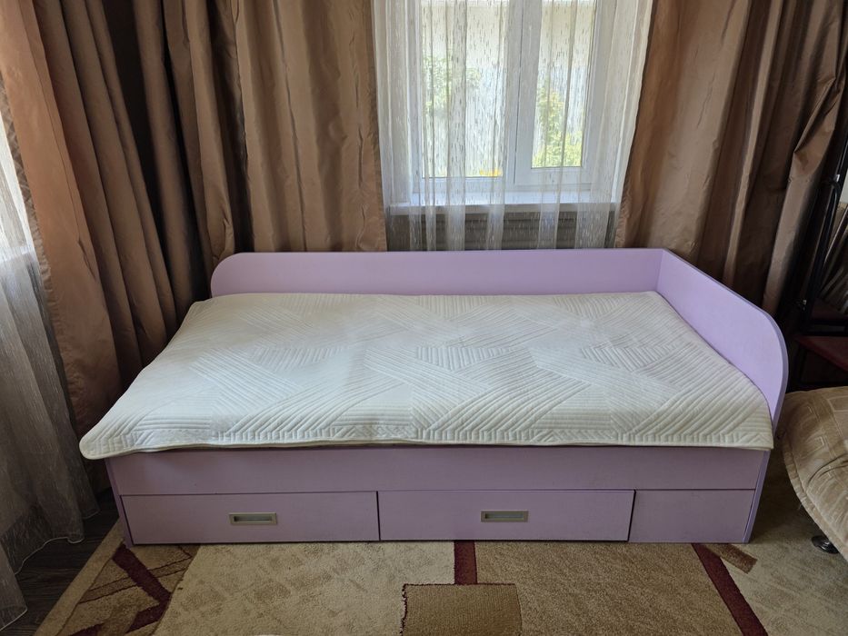 Продам хороший спальный гарнитура