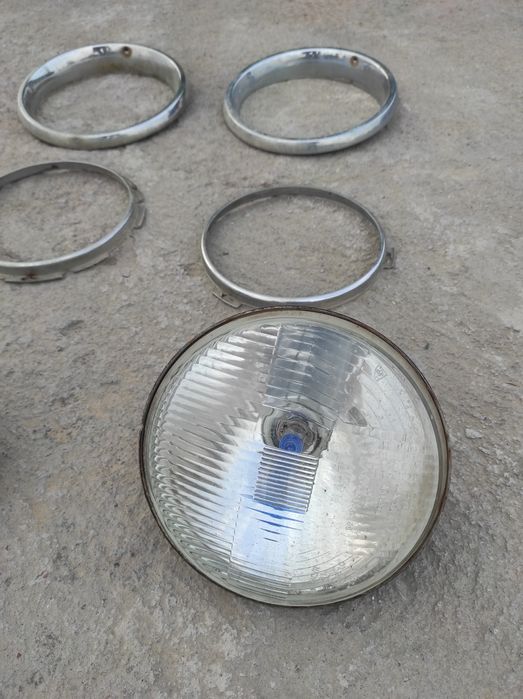 Продается передние стеклянные фары для жигули 21011