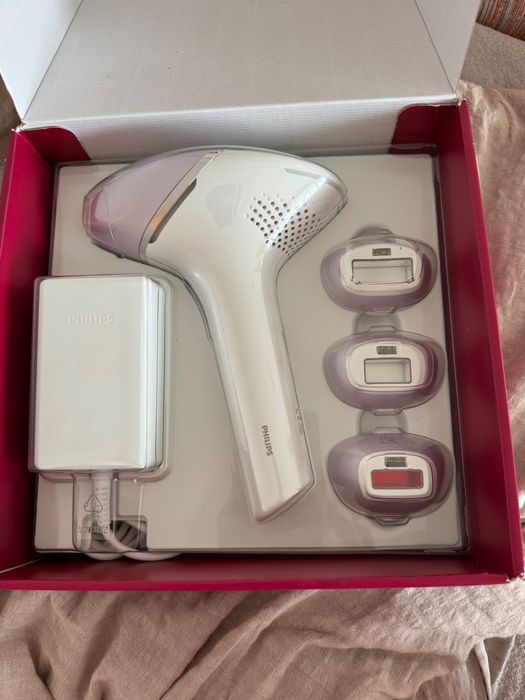 Фотоепилатор Philips Lumea IPL Hair removal 8000