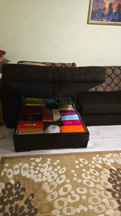 Диван угловой, раздвижной.