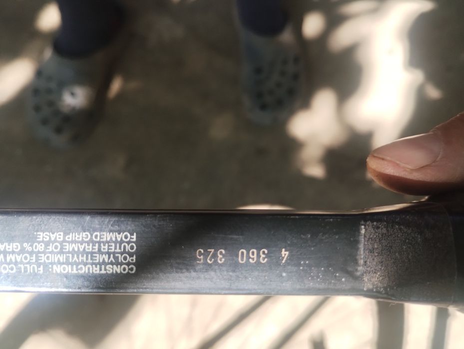 Vând rachetă de tenis snauvaert graphite pro  cu husa.