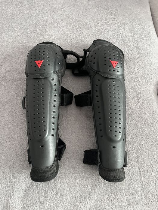 Aparatori genunchi dainese