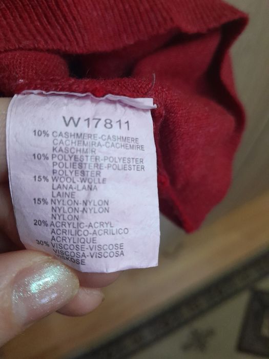 Bluza călduroasă cu guler.