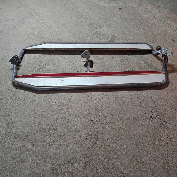 Продавам прагове за NISSAN Terrano II  2.4 дълга база