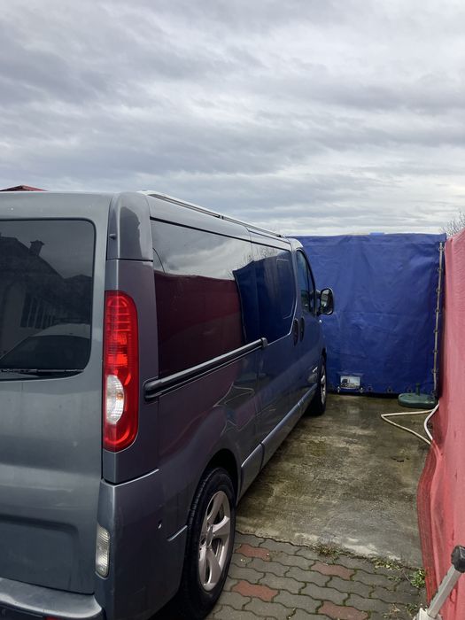 Renault trafic Passenger Blak Edition