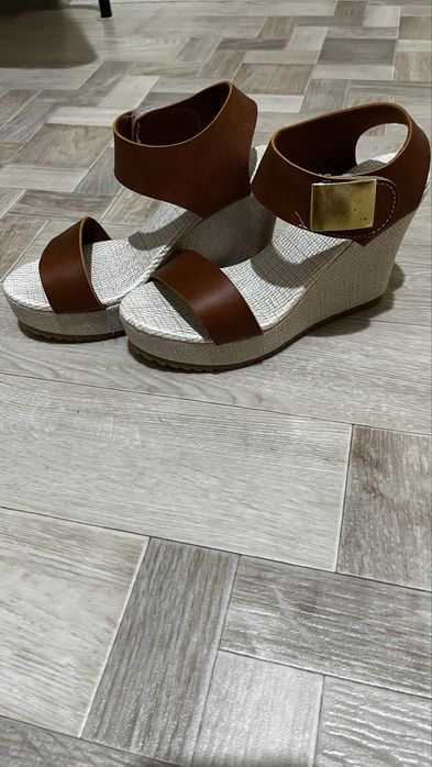 Продам новые летние босоножки