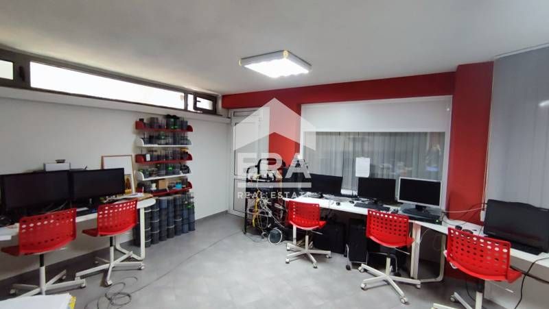 Търговско помещение в идеален център