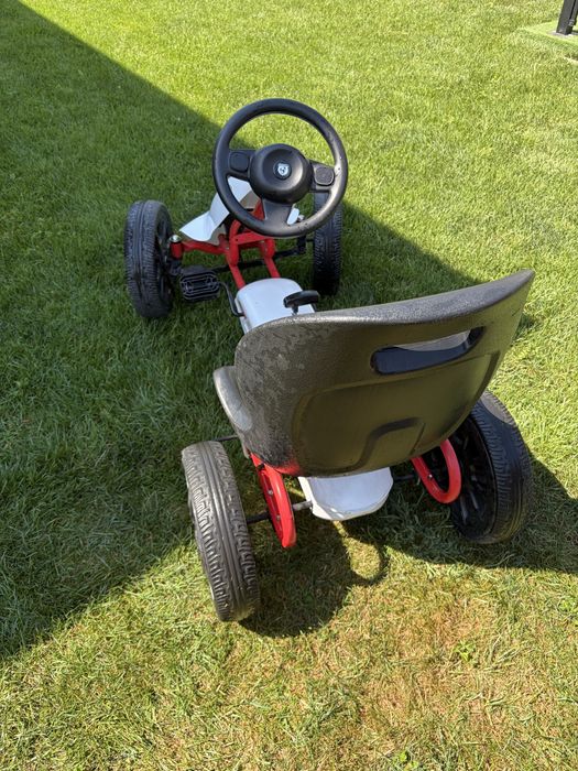 Kart cu pedale pentru copii