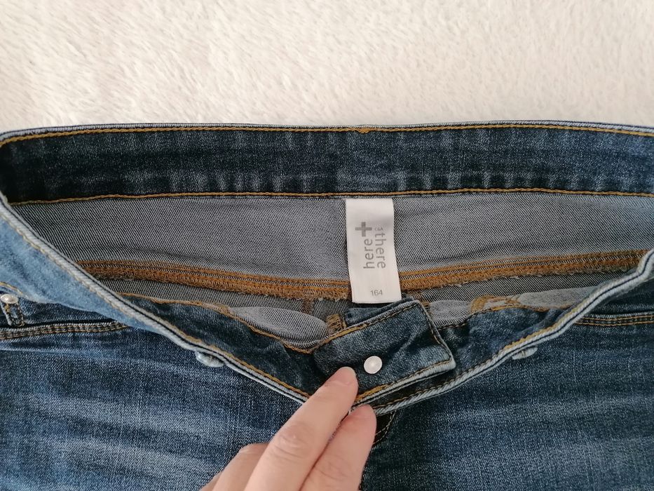 Pantaloni și blugi scurți marimea S