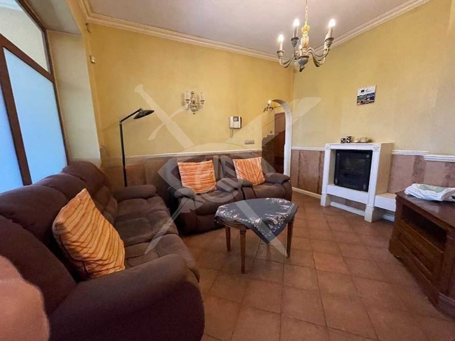 Дава се под наем Четиристаен апартамент в София, Център - 130 кв.м за 847.62 € - Снимка #2