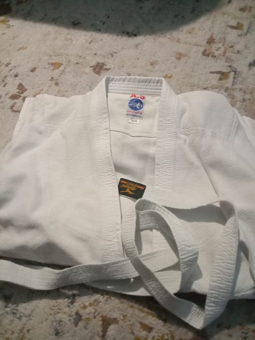 Продам кимоно спортивное