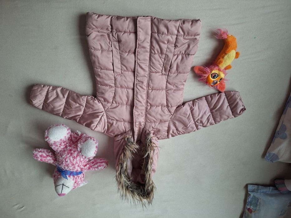 Запазено палтенце за малка госпожица размер 104