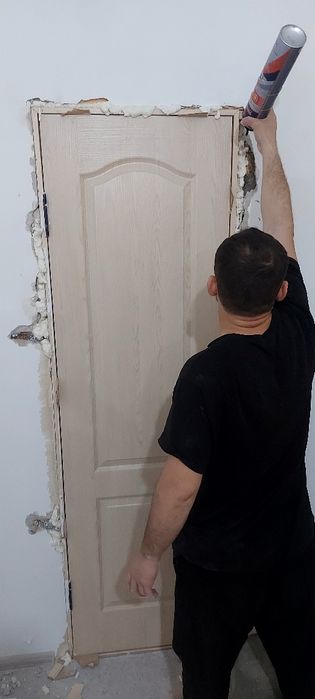 Установка двери есік орнату