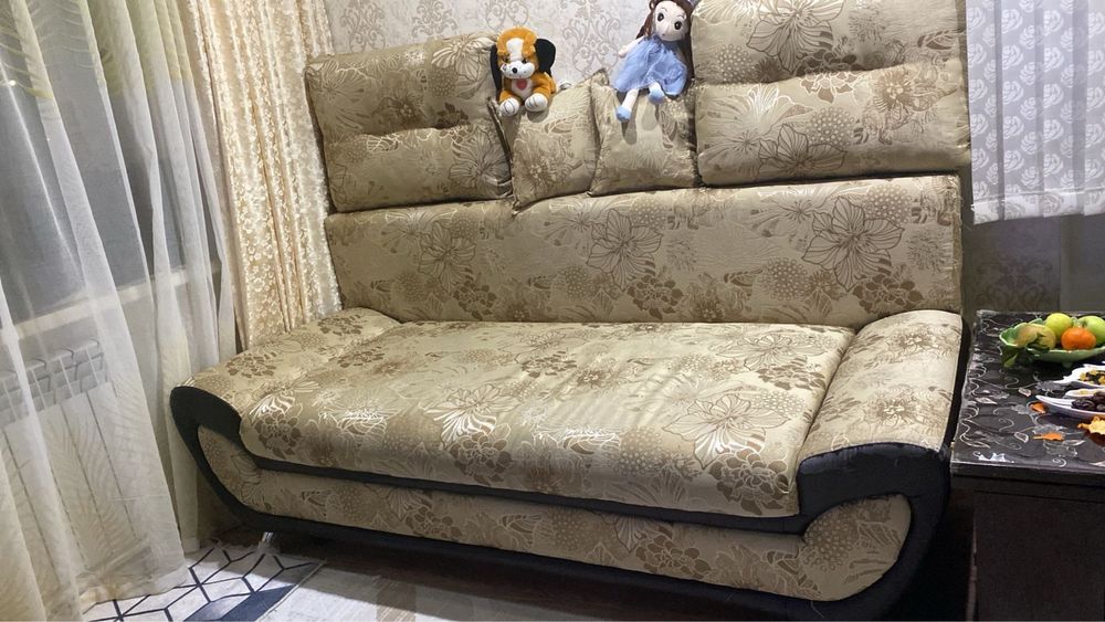 Продам диван с подушками