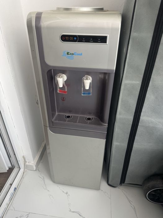 Продам диспенсер (кулер для воды)