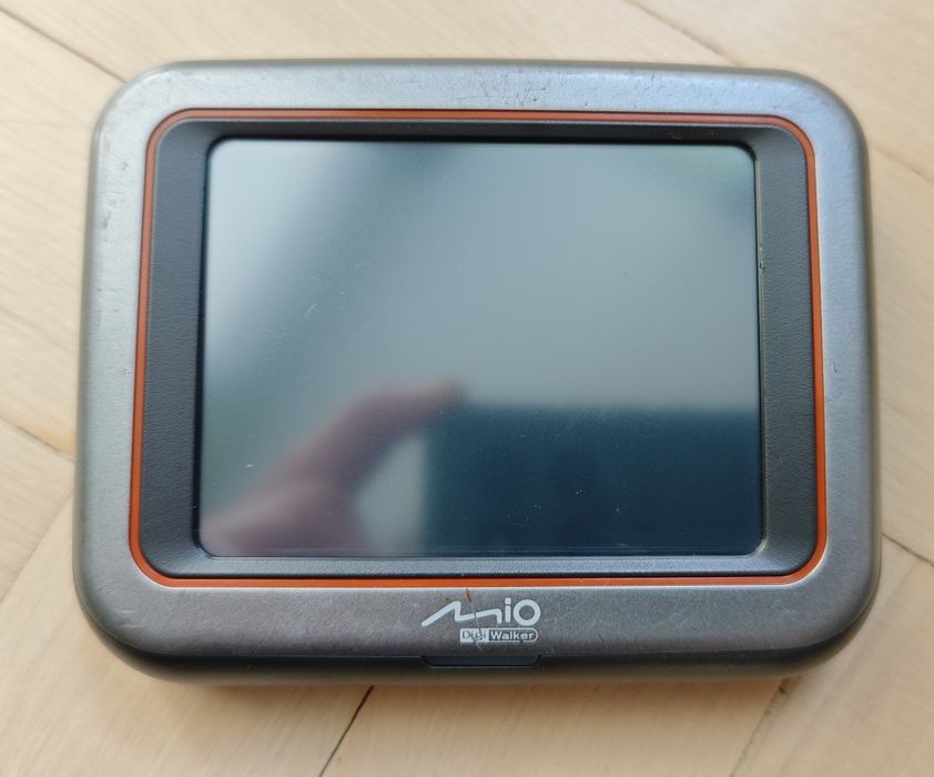 Продавам GPS навигация MIO C220.