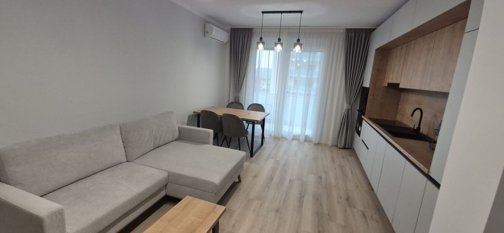 Închiriez apartament 2 camere Grand Hill Oradea cu loc de parcare
