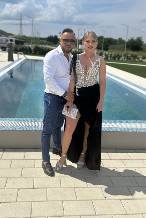 Vand rochie superba  walone o singura purtare !