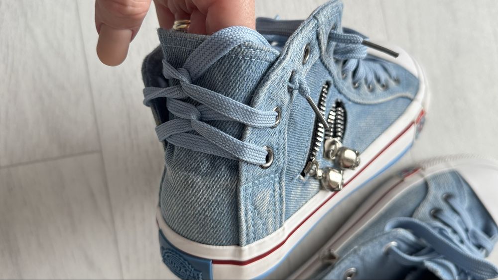 Tenesi dama albastri ca noi