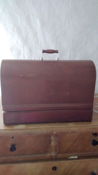 Продам швейную машинку советского производства