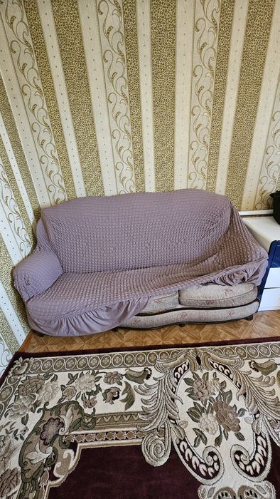 Диван с наволочкой