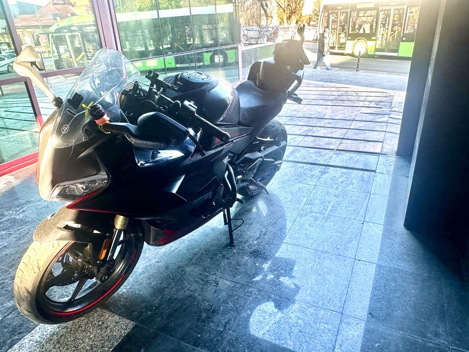 Motocicleta CFMOTO 450SR ABS '23