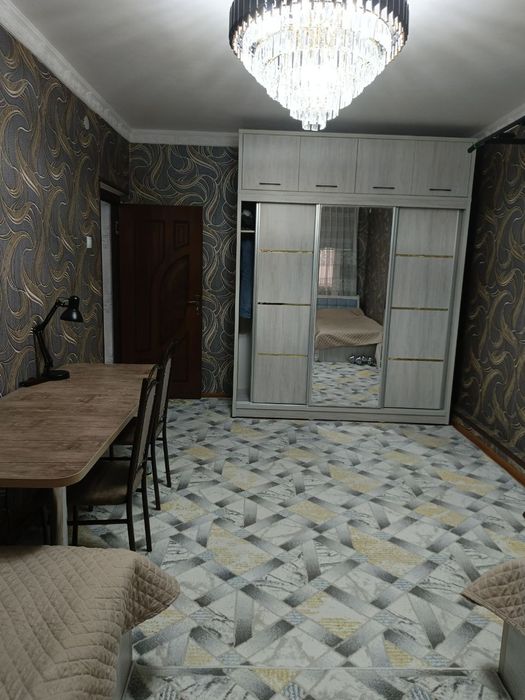 Продается квартира 6мкр 3 комнаты 2й этаж