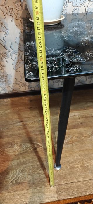 Стол стеклянный продам