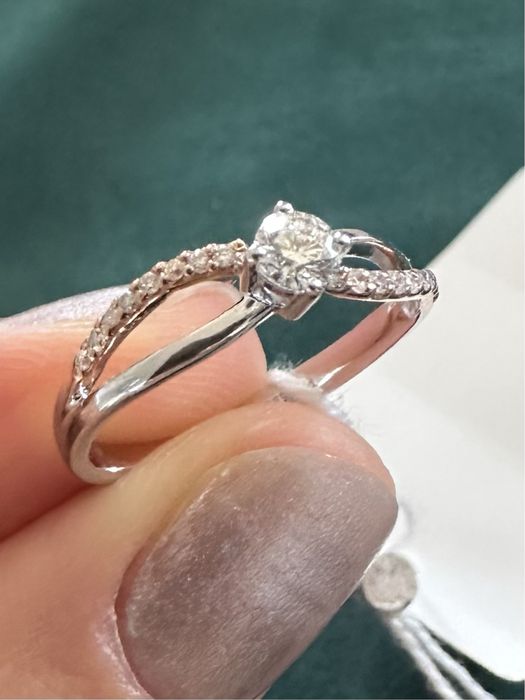 Кольцо с бриллянтом