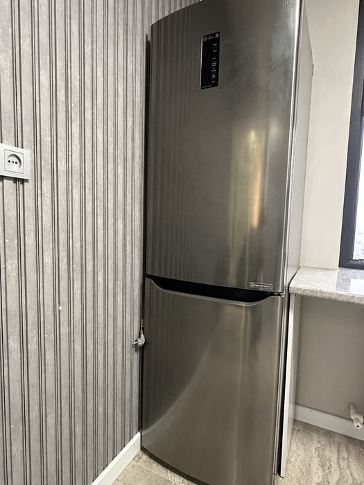 Холодильник LG двухкамерный