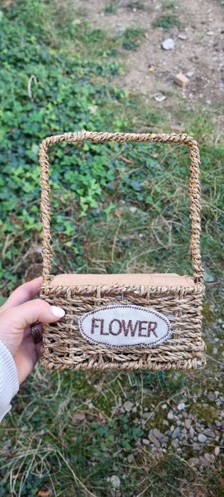 Vând globuri cutii flori și accesorii