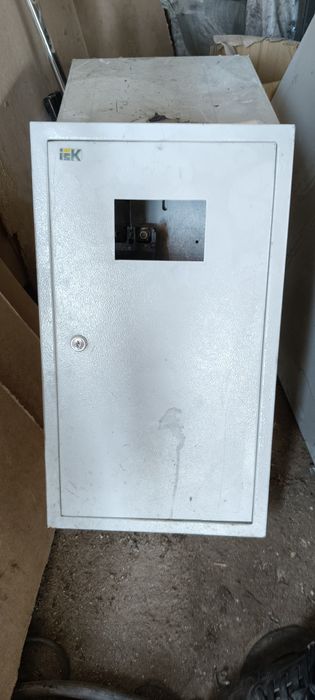 Электический щиток, пустой.