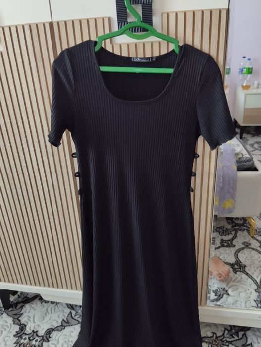 Salom 1 Marta kiyilgan kiyimlar bor