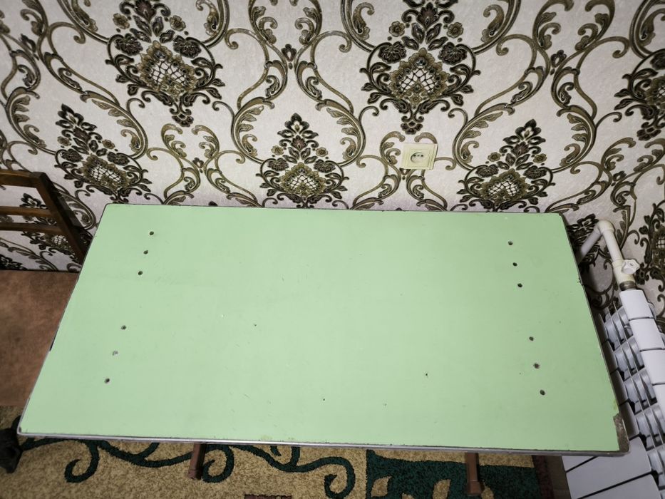 Стол крепкий, б/у