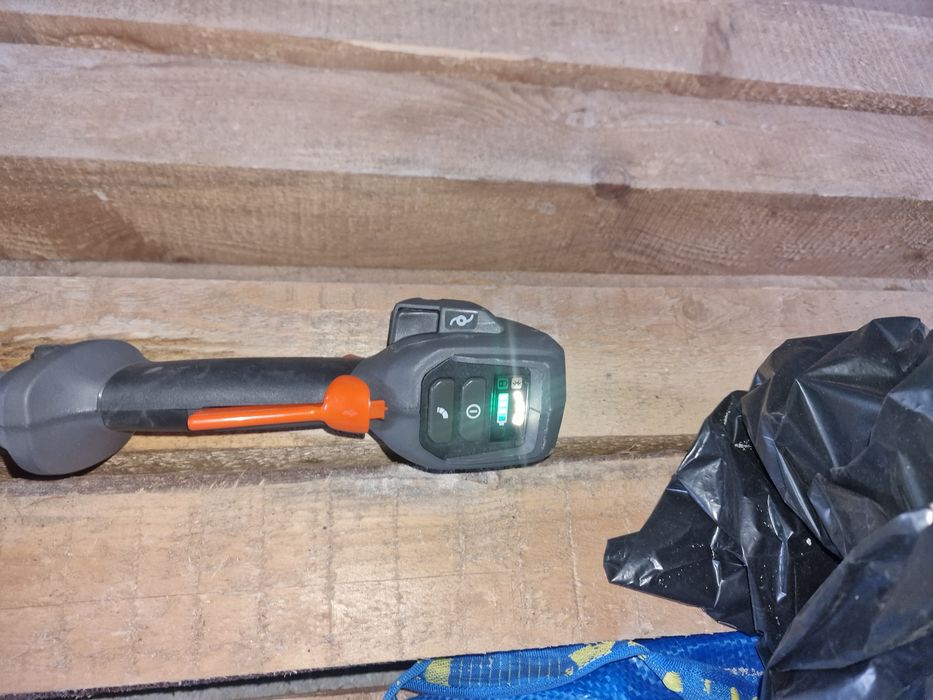 Vând moto coasa husvarna noua nefolosita niciodată