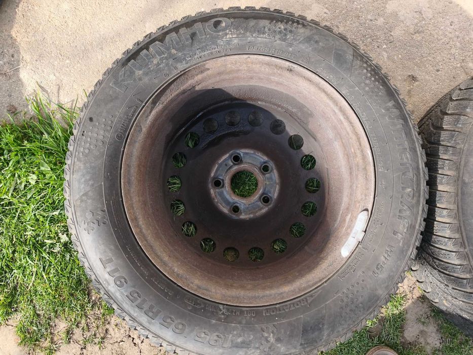 Гуми с джанти зимни 4 бр комплект 195/65 R15 91T