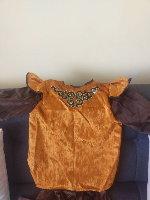 Продам национальной костюм для девочки