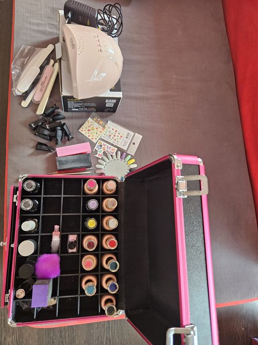 120 lei Chit de unghii Luxorise Professional cu cutie și lampa UV
